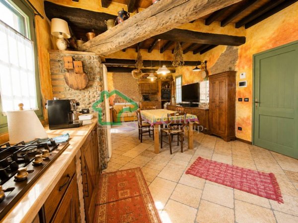 casa indipendente in vendita a Gombito in zona Trecca