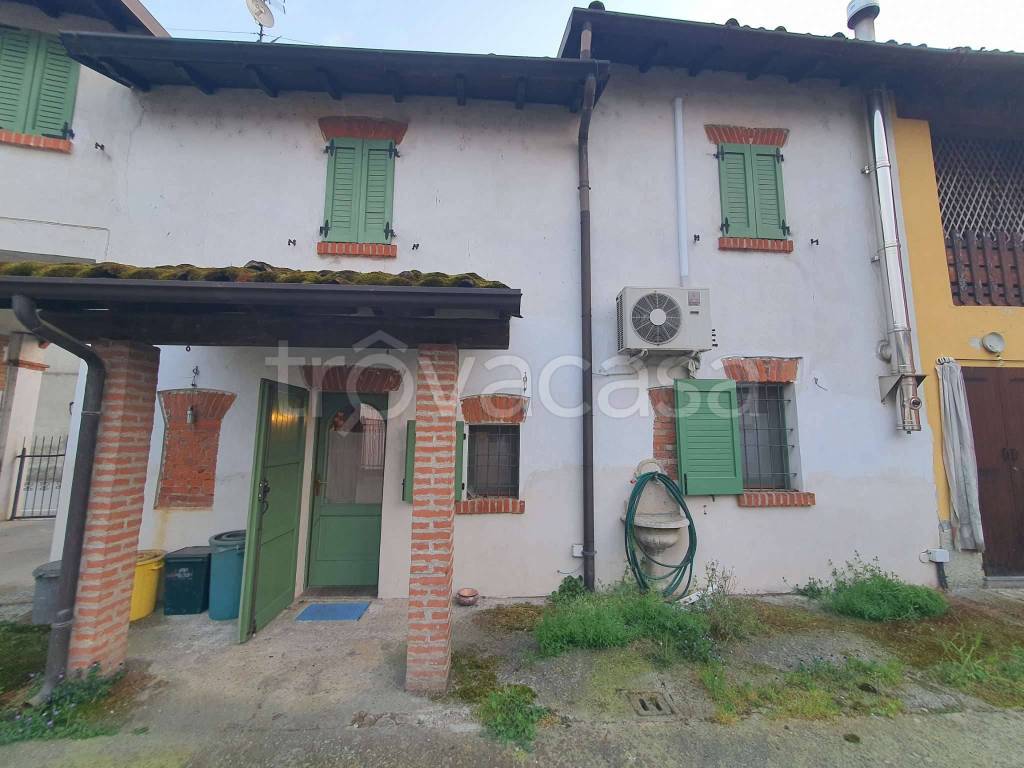 casa indipendente in vendita a Gombito in zona Trecca