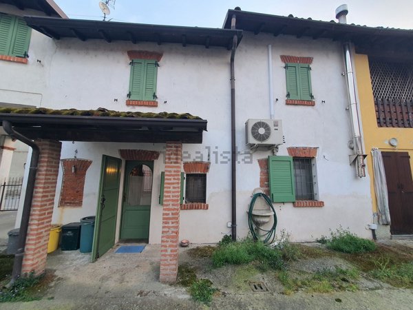 casa indipendente in vendita a Gombito in zona Trecca
