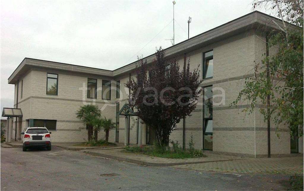 locale commerciale in vendita a Grontardo