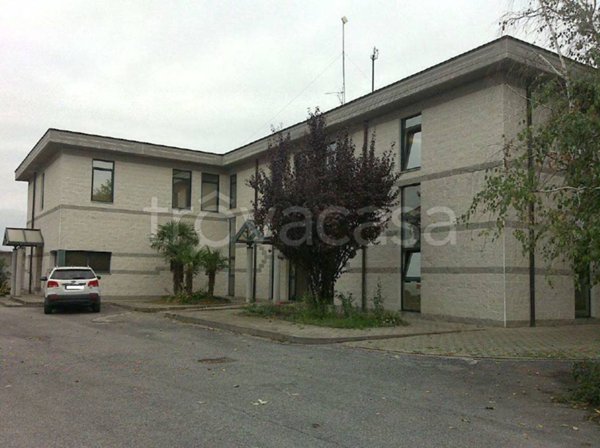 locale commerciale in vendita a Grontardo