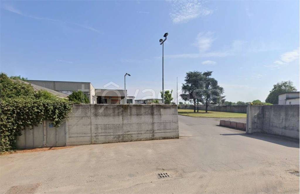 locale commerciale in vendita a Grontardo