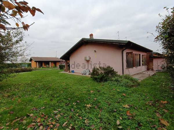 casa indipendente in vendita a Grontardo