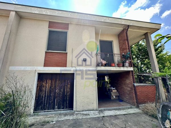 casa indipendente a Grumello Cremonese ed Uniti in zona Grumello Cremonese