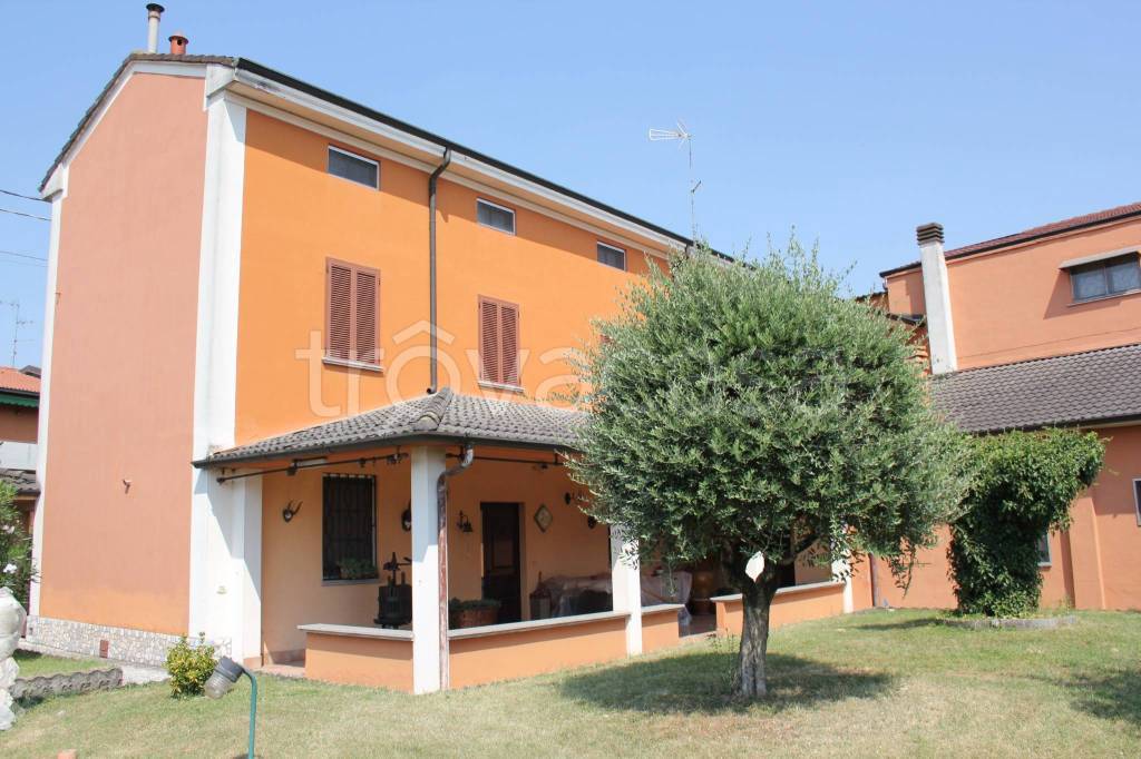 casa indipendente in vendita a Grumello Cremonese ed Uniti