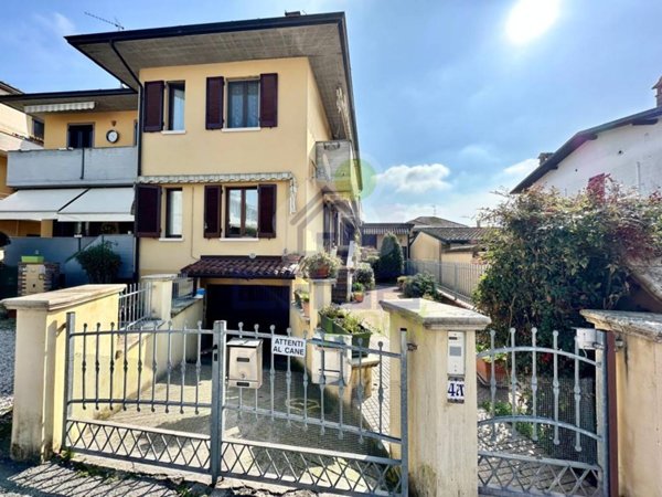 casa indipendente a Grumello Cremonese ed Uniti in zona Grumello Cremonese