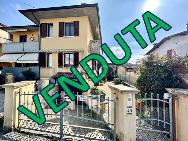 casa indipendente a Grumello Cremonese ed Uniti in zona Grumello Cremonese