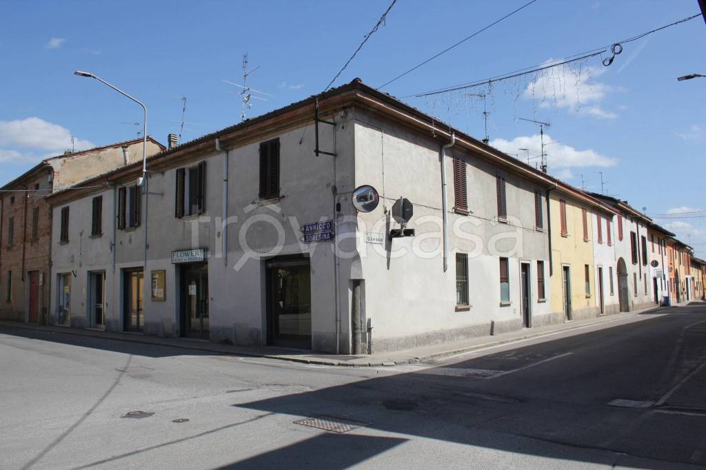 negozio in vendita a Grumello Cremonese ed Uniti