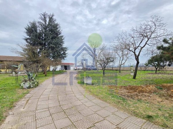 casa indipendente a Grumello Cremonese ed Uniti in zona Grumello Cremonese