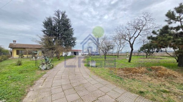 casa indipendente a Grumello Cremonese ed Uniti in zona Grumello Cremonese