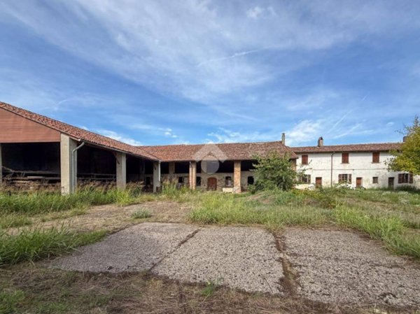 negozio in vendita a Grumello Cremonese ed Uniti in zona Grumello Cremonese