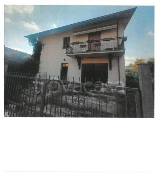 casa indipendente a Grumello Cremonese ed Uniti in zona Grumello Cremonese