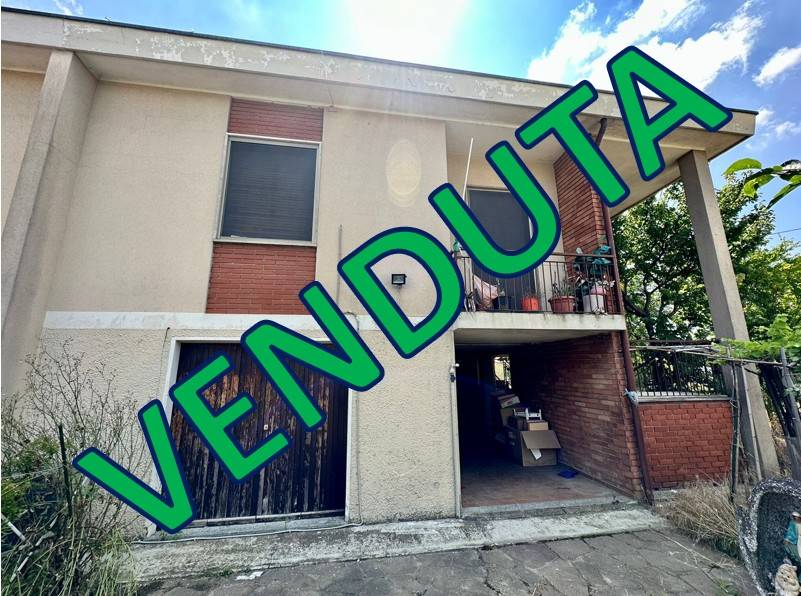 casa indipendente a Grumello Cremonese ed Uniti in zona Grumello Cremonese