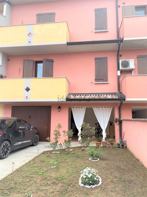 casa indipendente a Grumello Cremonese ed Uniti in zona Grumello Cremonese