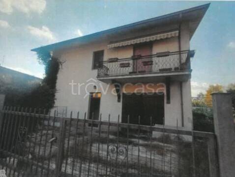 casa indipendente a Grumello Cremonese ed Uniti in zona Grumello Cremonese