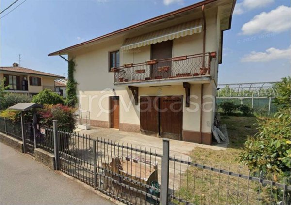 casa indipendente a Grumello Cremonese ed Uniti in zona Grumello Cremonese