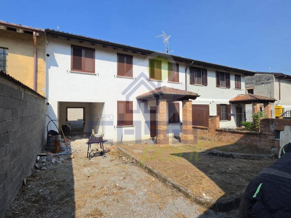 casa indipendente a Grumello Cremonese ed Uniti in zona Grumello Cremonese