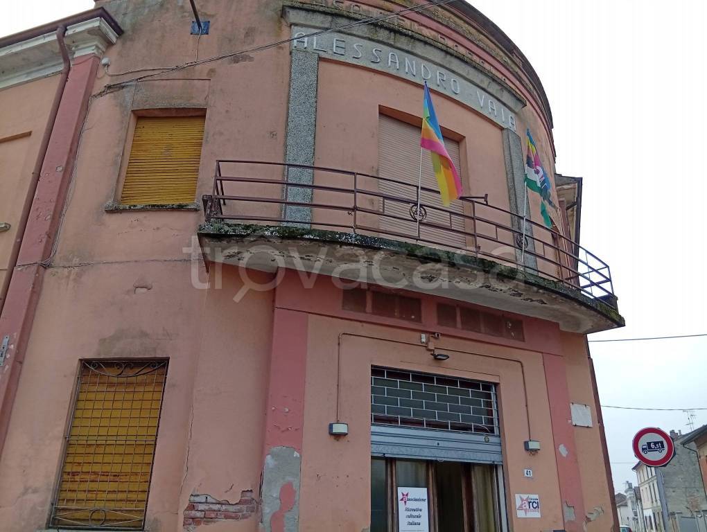 negozio in vendita a Gussola