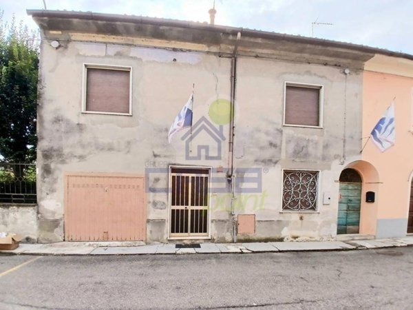 casa indipendente in vendita ad Isola Dovarese