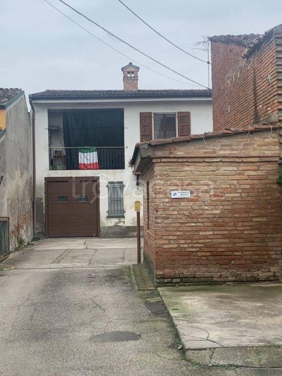 casa indipendente in vendita ad Isola Dovarese