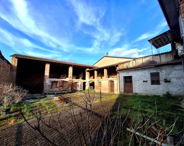 casa indipendente in vendita ad Isola Dovarese