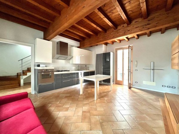 casa indipendente in vendita ad Isola Dovarese