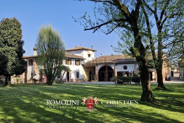 casa indipendente in vendita ad Isola Dovarese