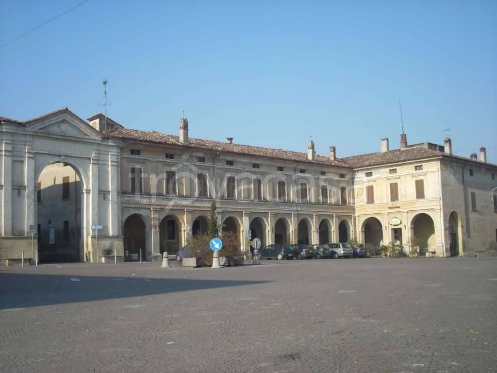 appartamento in vendita ad Isola Dovarese