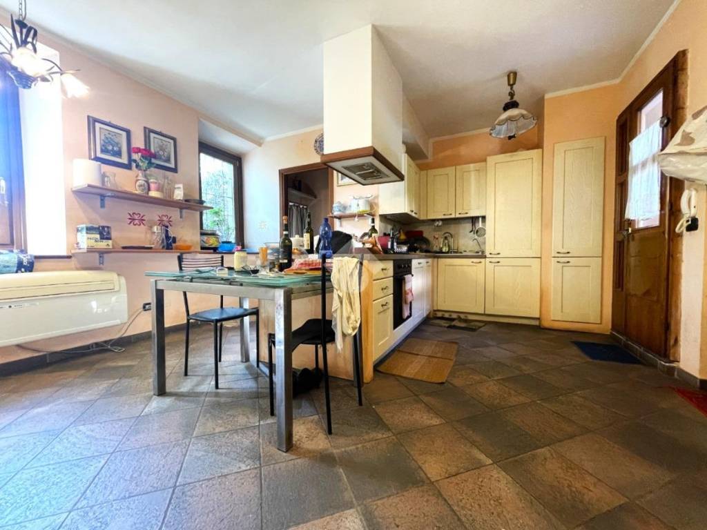 casa indipendente in vendita ad Isola Dovarese