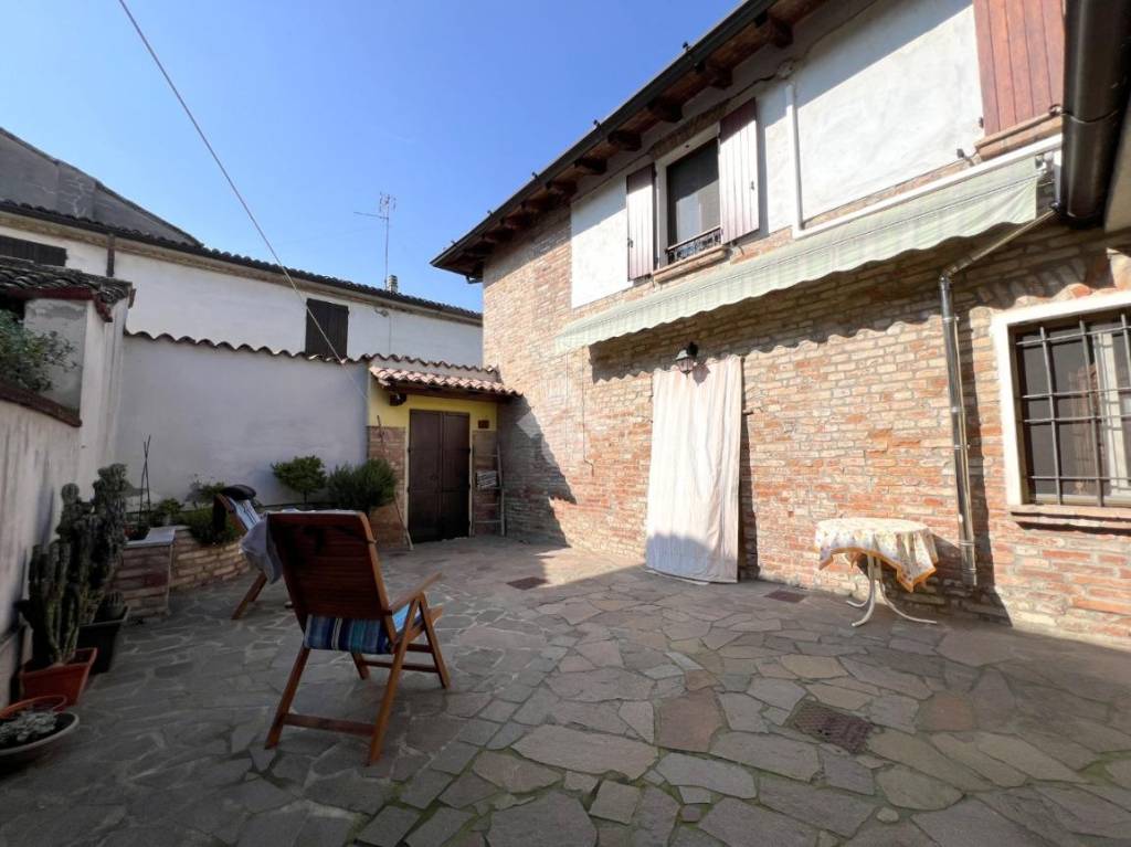 casa indipendente in vendita ad Isola Dovarese