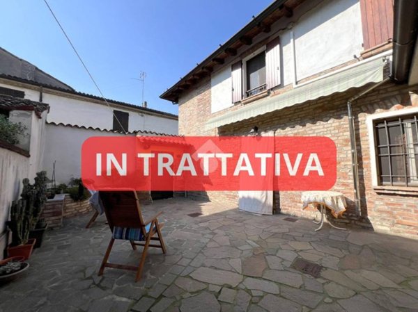 casa indipendente in vendita ad Isola Dovarese