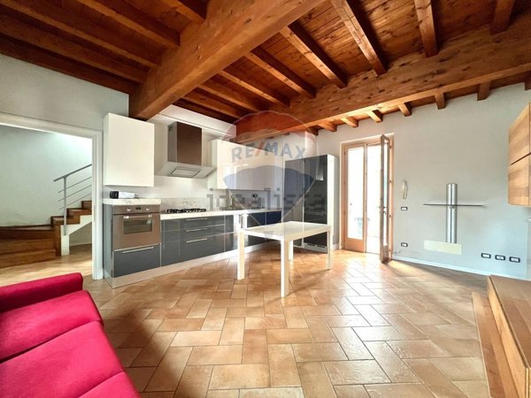 casa indipendente in vendita ad Isola Dovarese