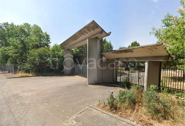 locale commerciale in vendita ad Isola Dovarese