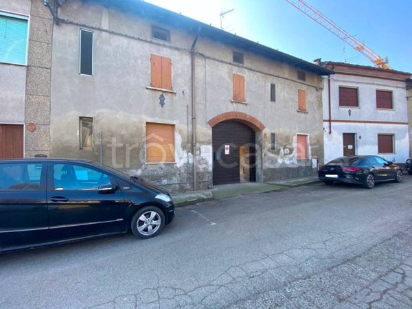 casa indipendente in vendita ad Isola Dovarese