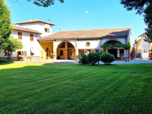 casa indipendente in vendita ad Isola Dovarese