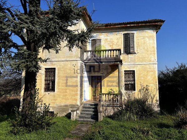 casa indipendente in vendita ad Isola Dovarese