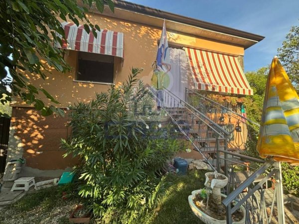 casa indipendente in vendita ad Isola Dovarese