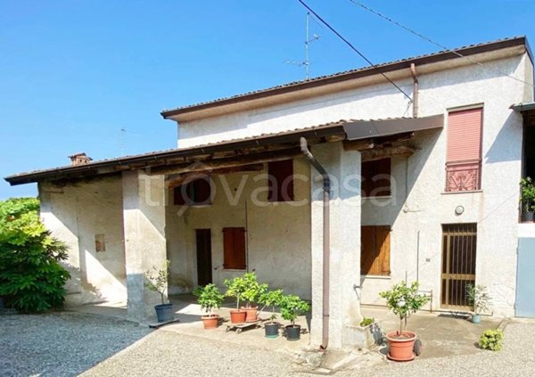 casa indipendente in vendita ad Izano