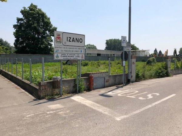 terreno industriale in vendita ad Izano