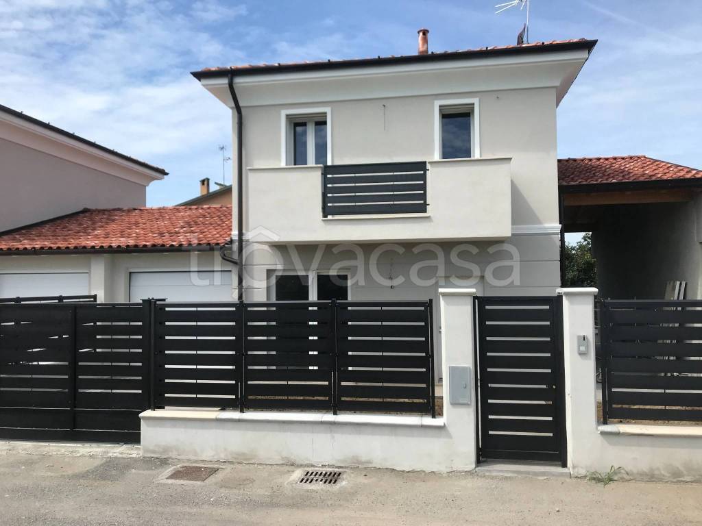 casa indipendente in vendita ad Izano