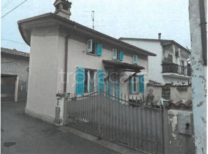 casa indipendente in vendita ad Izano