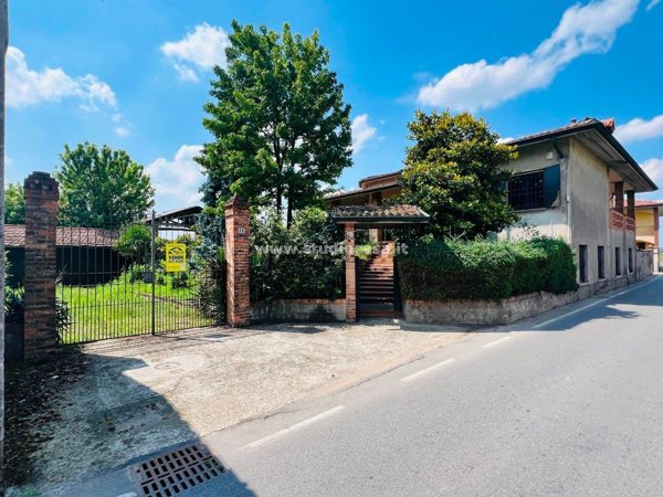 casa indipendente in vendita ad Izano