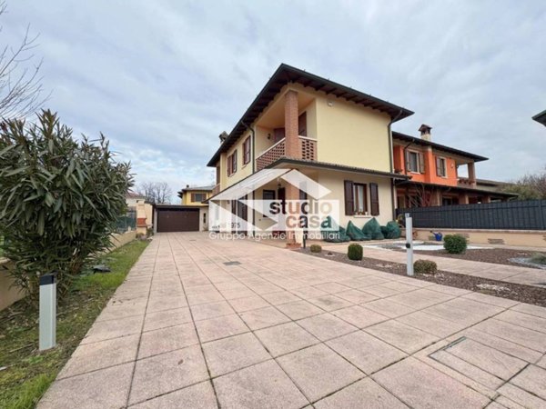 casa indipendente in vendita ad Izano