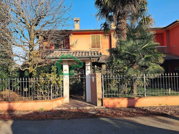 casa indipendente in vendita ad Izano