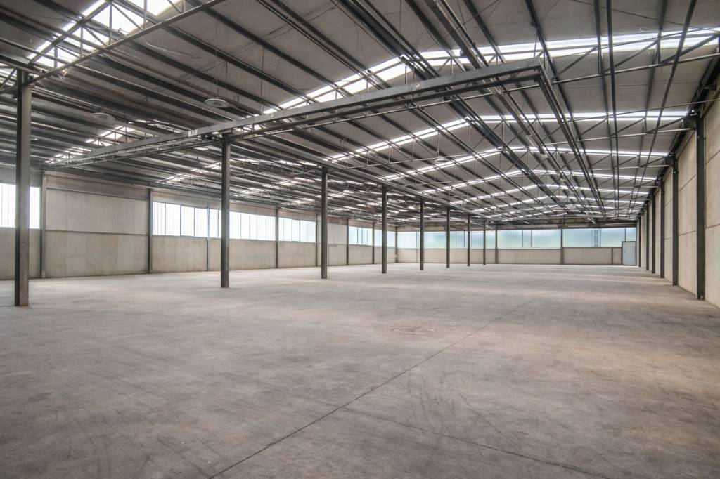 locale commerciale in vendita ad Izano