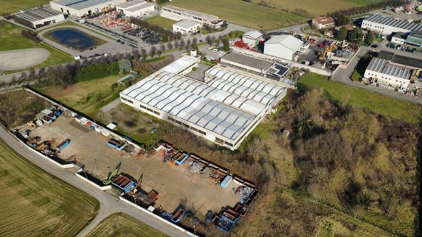 locale commerciale in vendita ad Izano