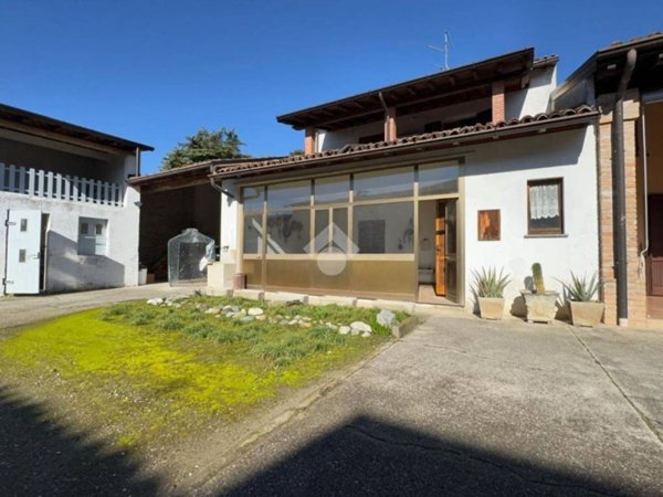 casa indipendente in vendita ad Izano