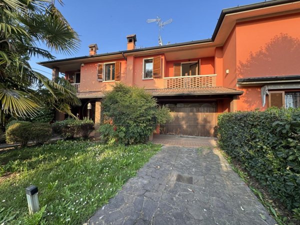 casa indipendente in vendita ad Izano