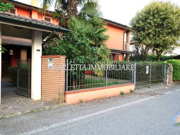 casa indipendente in vendita ad Izano