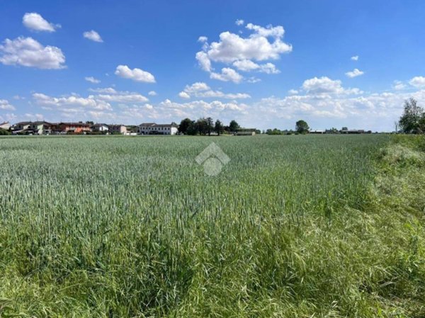 terreno edificabile in vendita ad Izano